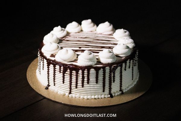 How long do Cakes Last in Fridge? [All Types of Cake]